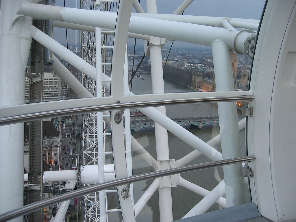 051 Dans London Eye Wheel.jpg